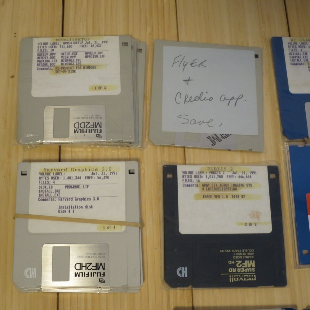 Untested Lot of PC Computer Software 3.5 in. Floppy Disks in Banx Storage Caddy - Picture 6 of 16